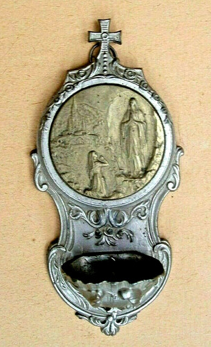 Petit crucifix bénitier