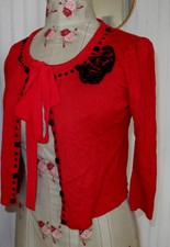 Gilet court  rouge P. BREAL t 1 38 avec cabochons noirs , col voile noué