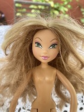 Poupée Winx Flora Vintage sans ailes et sans accessoires