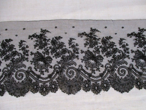 Volant dentelle soie ancienne
