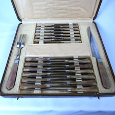 24 couteaux et servive a decouper resine et inox