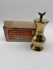 Vase décoratif en laiton –