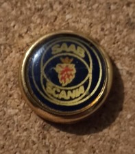 Pin's Saab Scania Auto Voiture