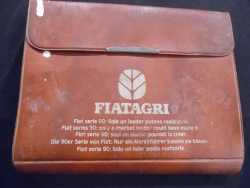 Vieille pochette cuir fiatagri - vieille,