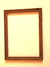 Cadre ancien en bois avec frise sculptée. 28.7 x 21.7 cm. Feuillure:  26 x 19.2