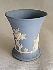 WEDGWOOD  Joli vase à décor