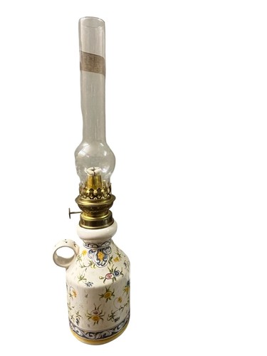 Ancienne lampe pétrole - ancienne, a