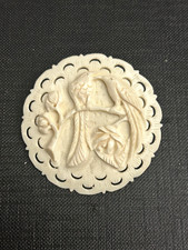 Ancienne Broche Avec Petits Oiseaux En Os Sculpte