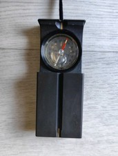 Ancienne Boussole Militaire Suisse Recta Et Son Étui.