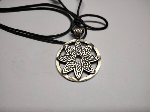 Pendentif fleur celtique - fleur,