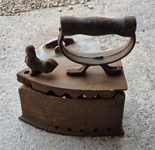 Fer à repasser à braises en