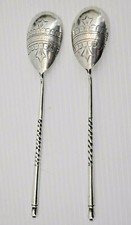 -2 PETITES CUILLERES à CAVIAR
