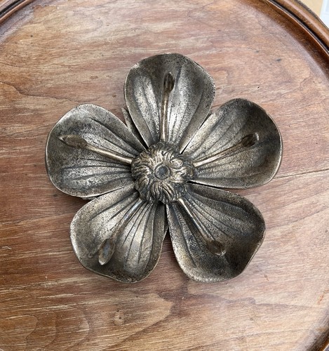 Ancien cendrier fleur lotus - de,