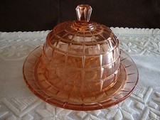 ANCIENNE CLOCHE A FROMAGES  ET SON PLAT EN VERRE MOULE ROSE  ANNEES 50/60