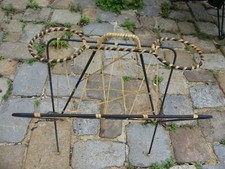 Porte Revue Vintage Design 1950 tube metal noir et Scoubidou jaune pliable 53X40