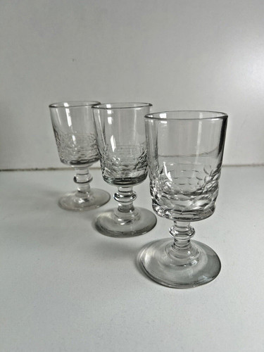 Lot verres pied - 3, anciens
