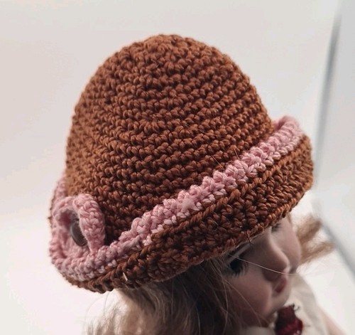 Chapeau avec fleur pour