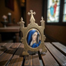 Cadre religieux ancien –