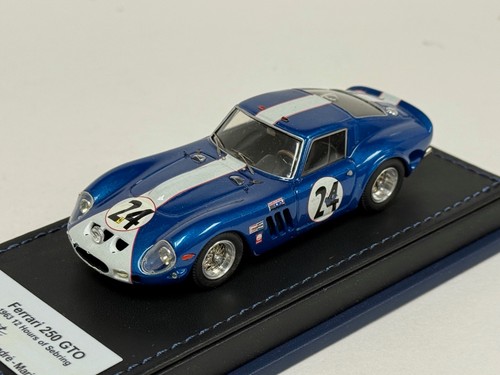 Amr main œuvre ferrari - 1/43,