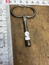 Clé d'horloge pendule