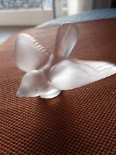 Colombe aux ailes déployées en Cristal de Sèvres. T B E.