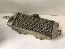 UN RADIATEUR RADIATOR MOTO YAMAHA YZ426F 426 YZF YZ-F MOTEUR J308E 2002