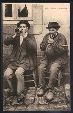 CPA Biniou et Bombarde, Zwei Herren avec Musikinstrumenten en costume typique d 
