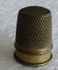 Dé à coudre de collection en cuivre ancien