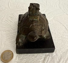 BRONZE ANIMALIER/ TORTUE AU SEAU/ PATINE NATURELLE/ ASIE/ XX SIECLE