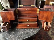 Coffret Boîte Empire Acajou À Ouvrant Avec 4 Tiroirs Et Un Secret.