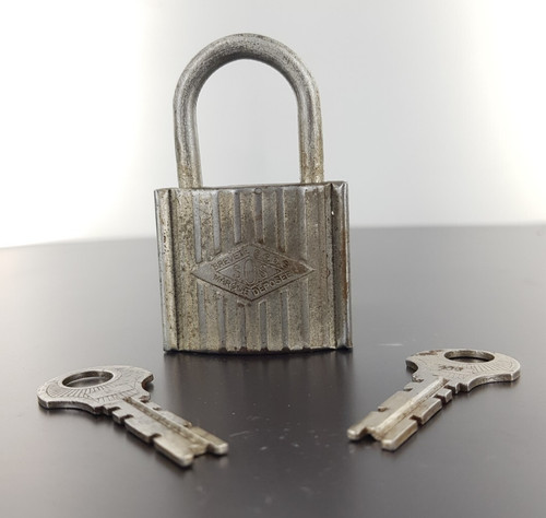 Cadenas ancien vintage avec - , 2
