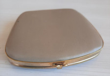 ANCIEN POUDRIER DE SAC VINTAGE EN LAITON ET CUIR COULEUR TAUPE 