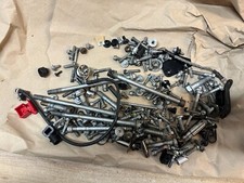 UN LOT DE VISSERIE VIS