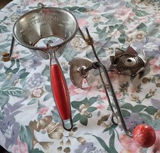 ANCIENNE ET AUTHENTIQUE MOULINETTE - LES PIEDS NE SE REPLIENT PAS