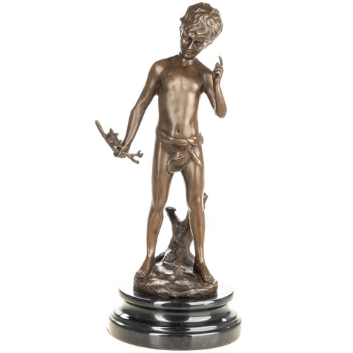 Statue bronze un - d'un, garçon