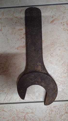 Grosse clé anglaise acier - clé,