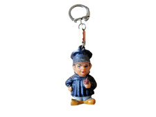 Ancien porte clé publicitaire fromage Marcillat figurine costume régional