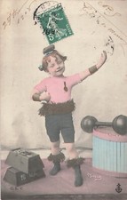 CP PETITE FILLE FORTE SE PRESENTANT - POIDS HALTERES - 65854