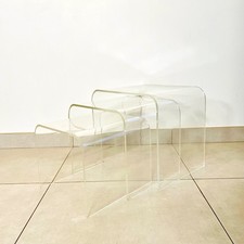 Tables gigognes en plexiglas