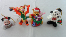 LOT 4 FIGURINES DECORATION