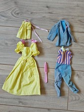 Lot vêtements Barbie La