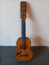 JOUET ANCIEN PETITE GUITARE ENFANT  JOHNNY HALLYDAY ANNÉES 60 OU 70 DANS L'ÉTAT 