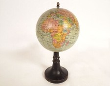 Petit globe terrestre