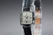 Montre carrée femme vintage