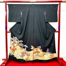 Kimono japonais « TOMESODE »