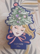 belle et originale boite de 6 macarons de Ladurée Paris