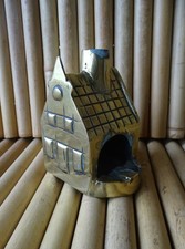 ancien cendrier en laiton design forme maison cheminée fumée Encens vintage 70s