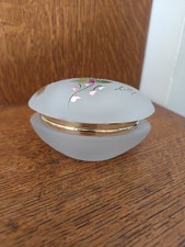 Petite Boîte En Verre Satiné Décoré À La Main. 