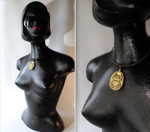 Collier ras cou - ras,