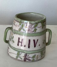 Ancienne baratte a beurre en ceramique signée MC?